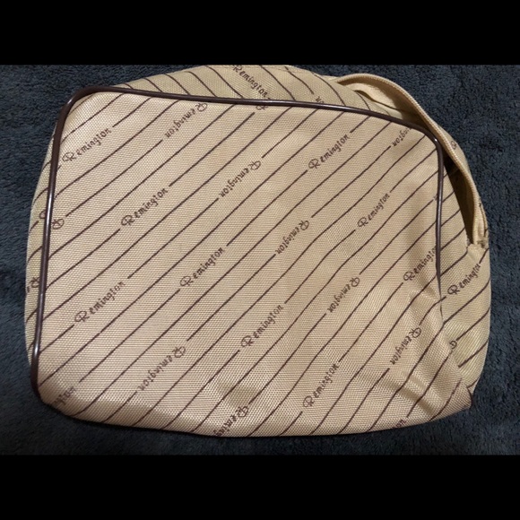 Remington • Cream Makeup Bag •Clutch - Picture 2 of 4